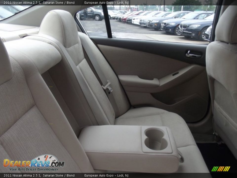 2011 Nissan Altima 2.5 S Saharan Stone / Blond Photo #31