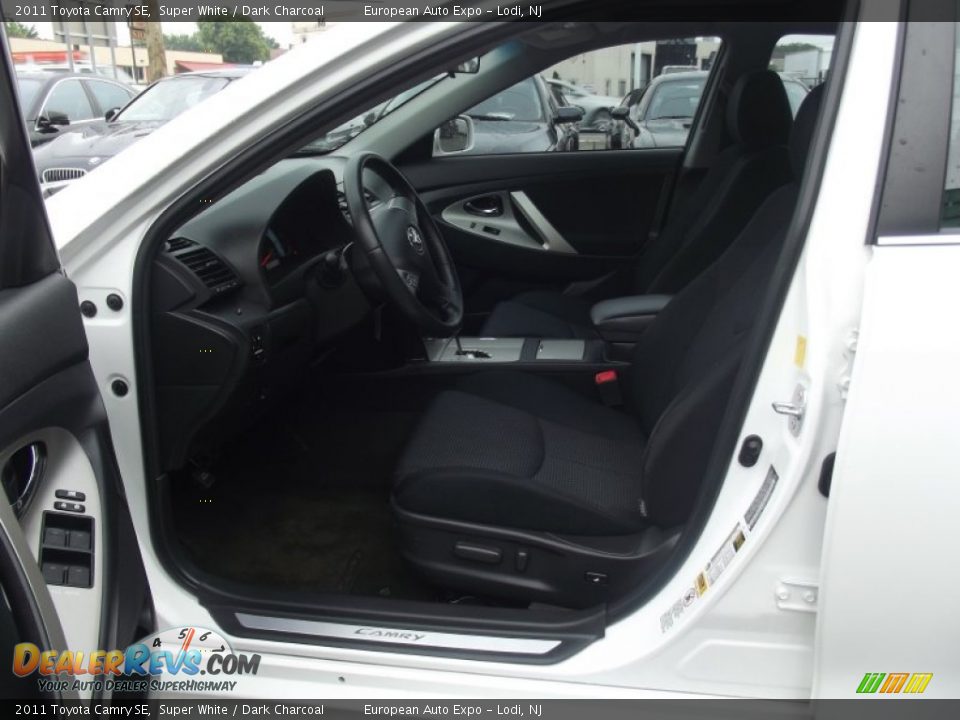 2011 Toyota Camry SE Super White / Dark Charcoal Photo #8