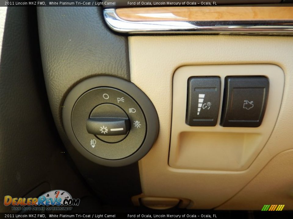 2011 Lincoln MKZ FWD White Platinum Tri-Coat / Light Camel Photo #24