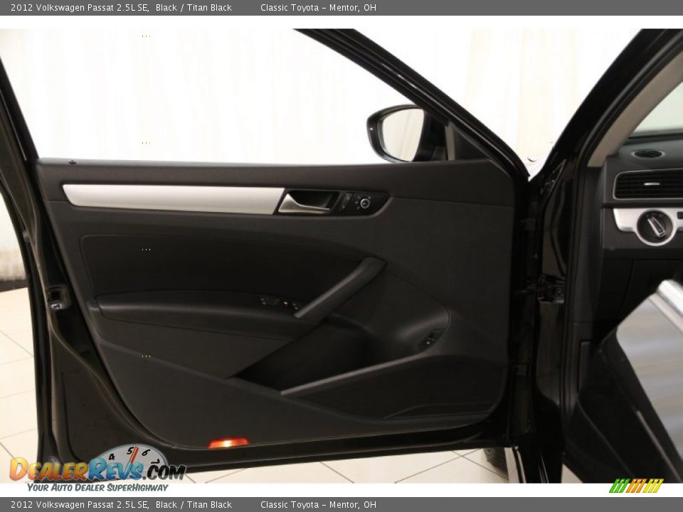 2012 Volkswagen Passat 2.5L SE Black / Titan Black Photo #4