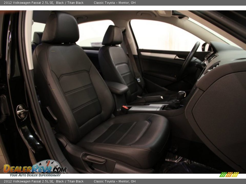 2012 Volkswagen Passat 2.5L SE Black / Titan Black Photo #23