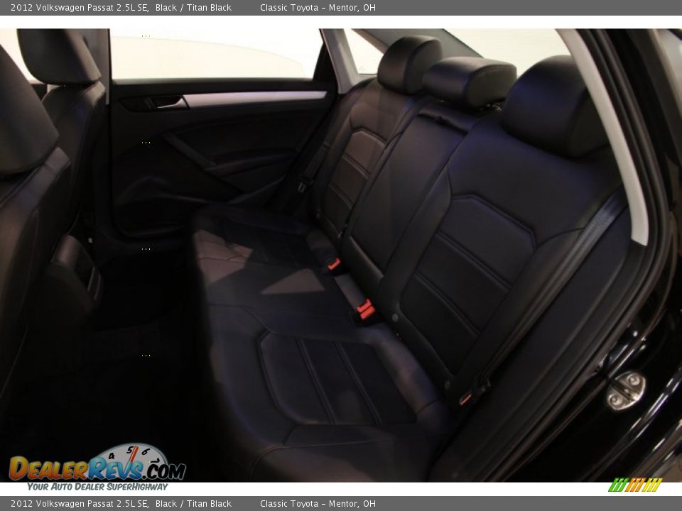 2012 Volkswagen Passat 2.5L SE Black / Titan Black Photo #25
