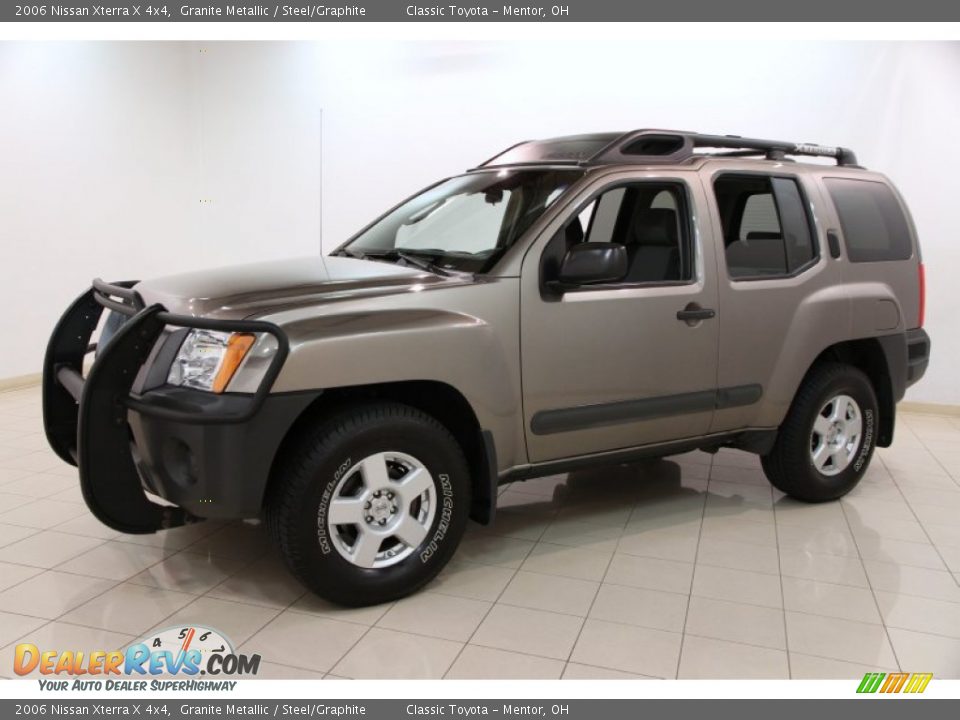 Front 3/4 View of 2006 Nissan Xterra X 4x4 Photo #3