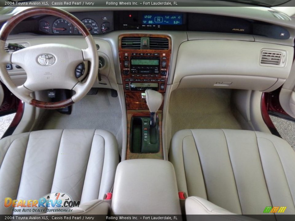 2004 Toyota Avalon XLS Cassis Red Pearl / Ivory Photo #2
