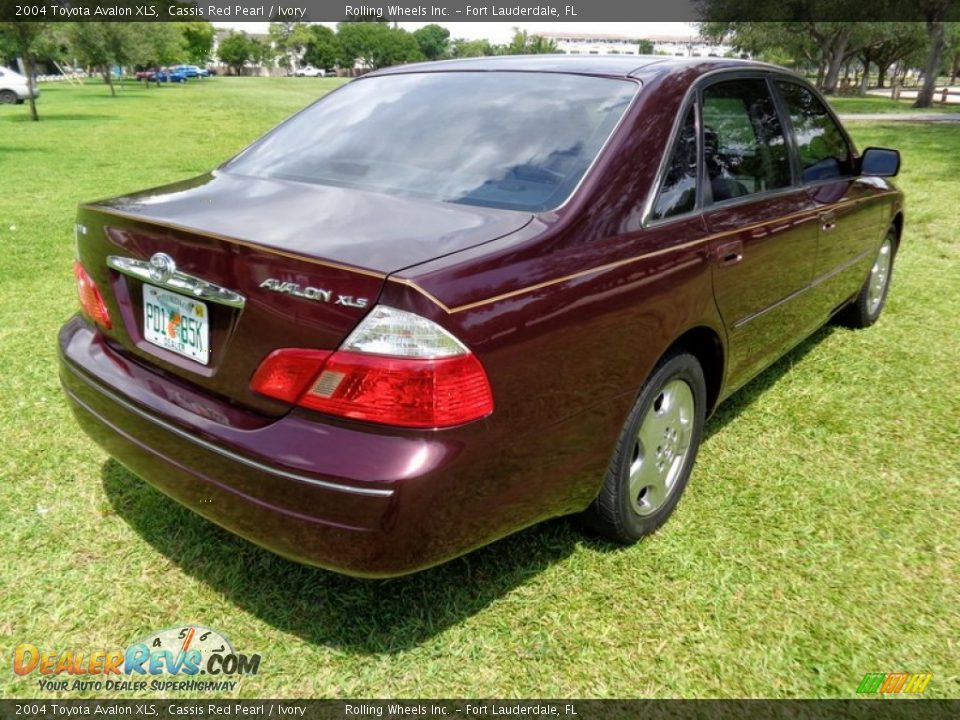 2004 Toyota Avalon XLS Cassis Red Pearl / Ivory Photo #10