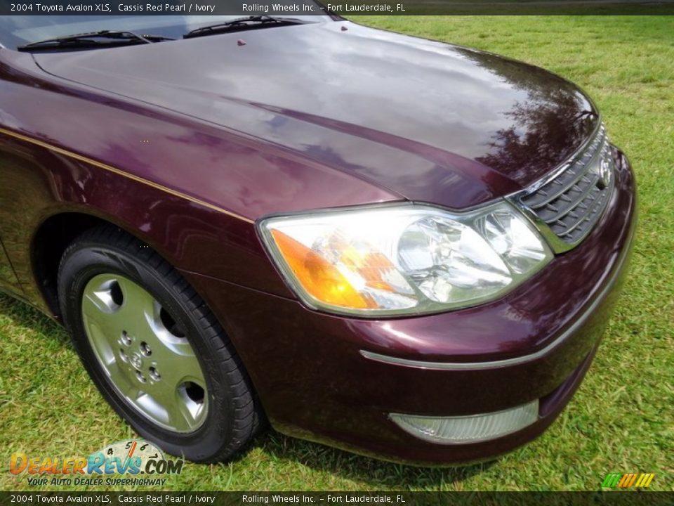 2004 Toyota Avalon XLS Cassis Red Pearl / Ivory Photo #26