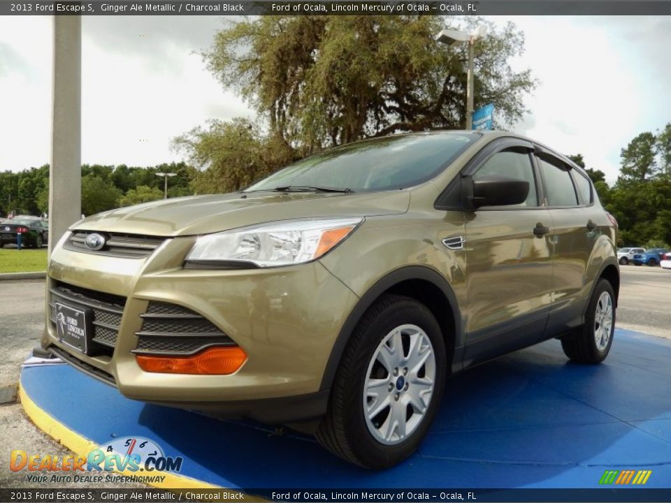 Front 3/4 View of 2013 Ford Escape S Photo #1