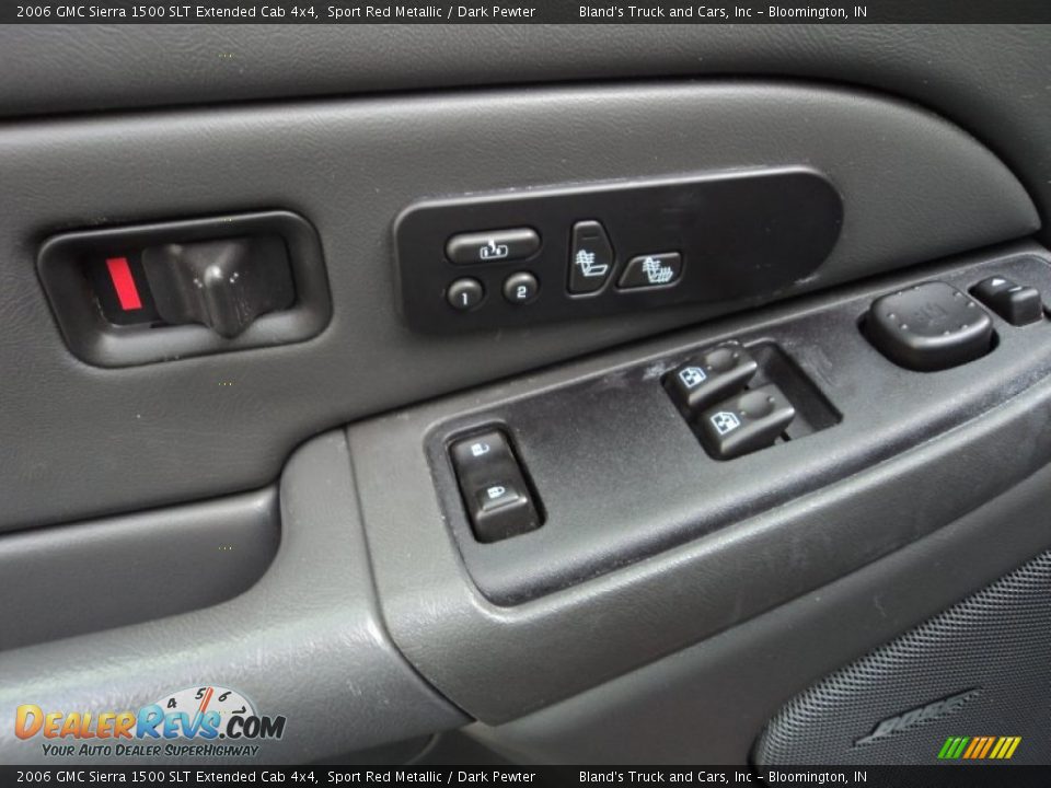 Controls of 2006 GMC Sierra 1500 SLT Extended Cab 4x4 Photo #6
