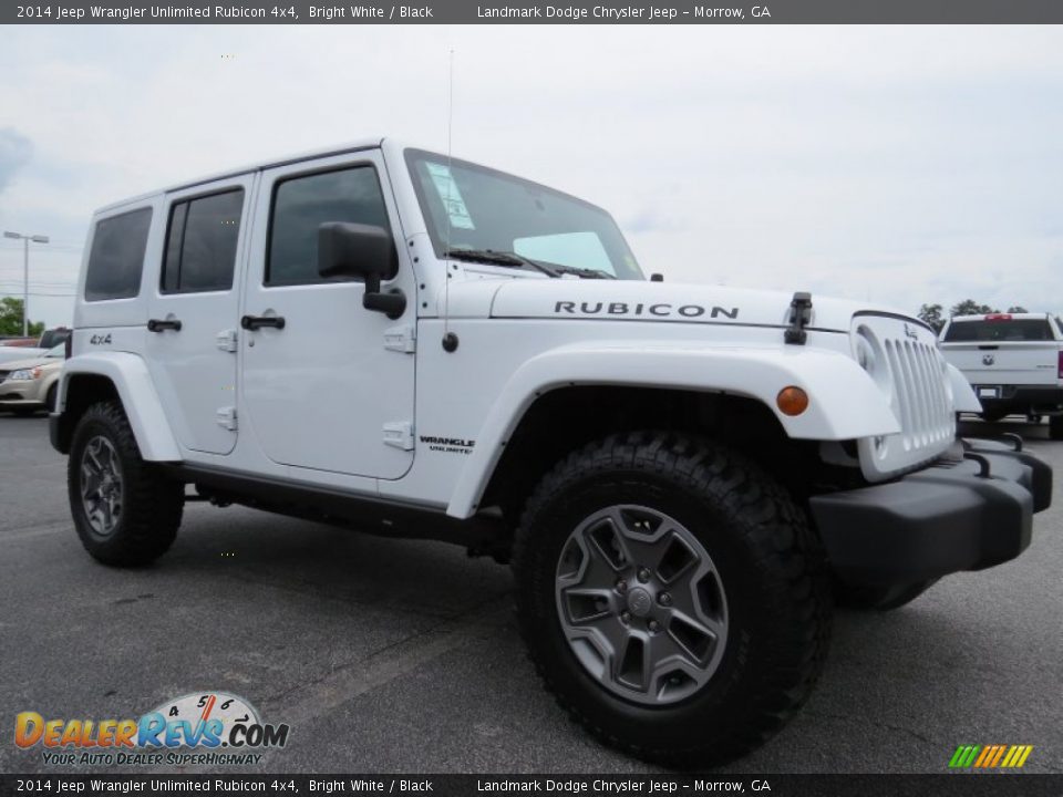 Front 3/4 View of 2014 Jeep Wrangler Unlimited Rubicon 4x4 Photo #4