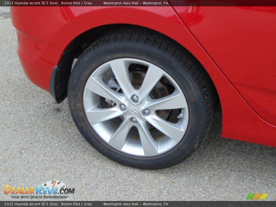 2013 Hyundai Accent SE 5 Door Boston Red / Gray Photo #3