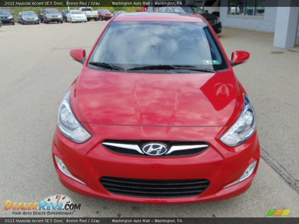 2013 Hyundai Accent SE 5 Door Boston Red / Gray Photo #5