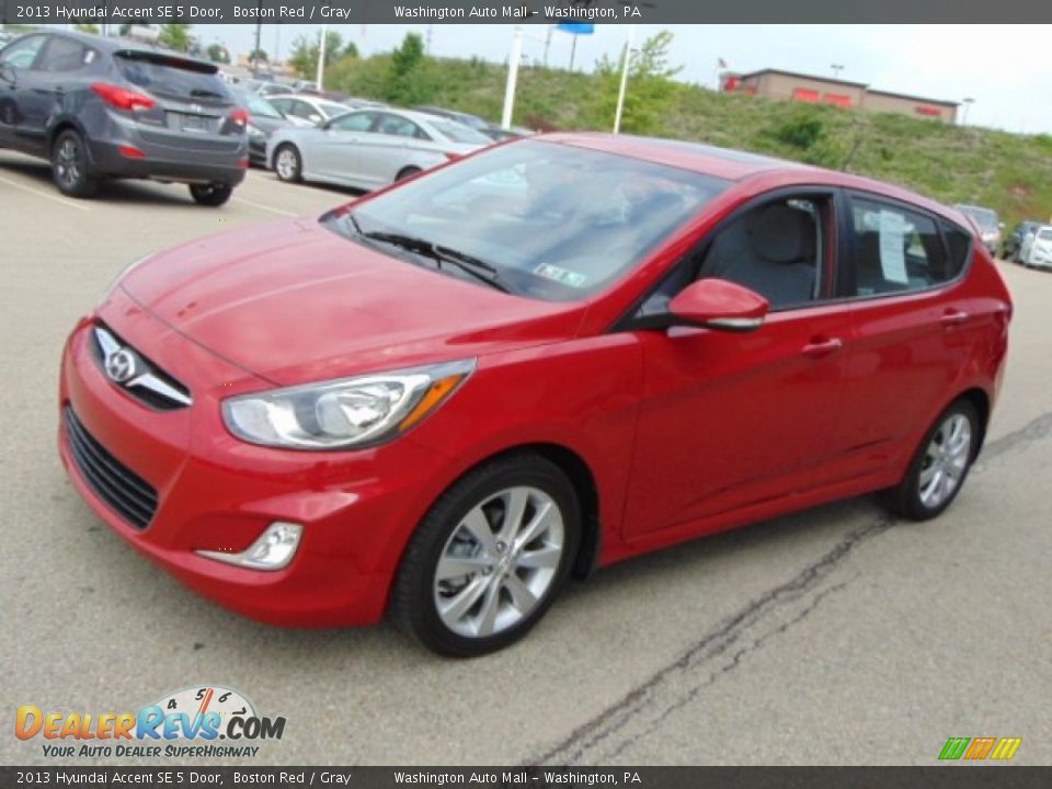 2013 Hyundai Accent SE 5 Door Boston Red / Gray Photo #6