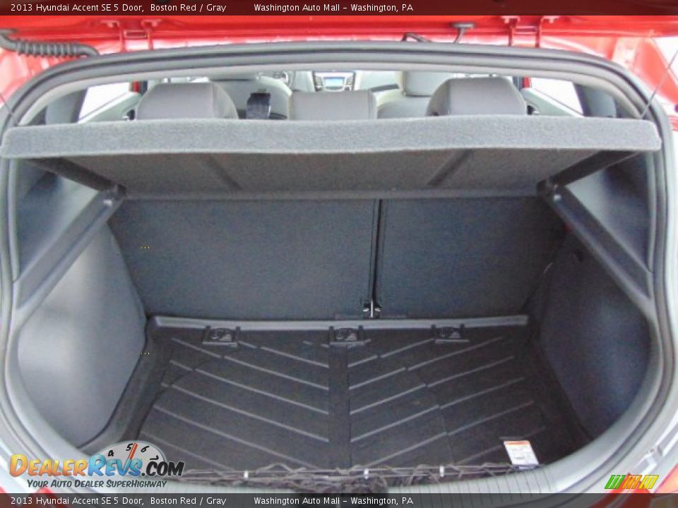 2013 Hyundai Accent SE 5 Door Boston Red / Gray Photo #17