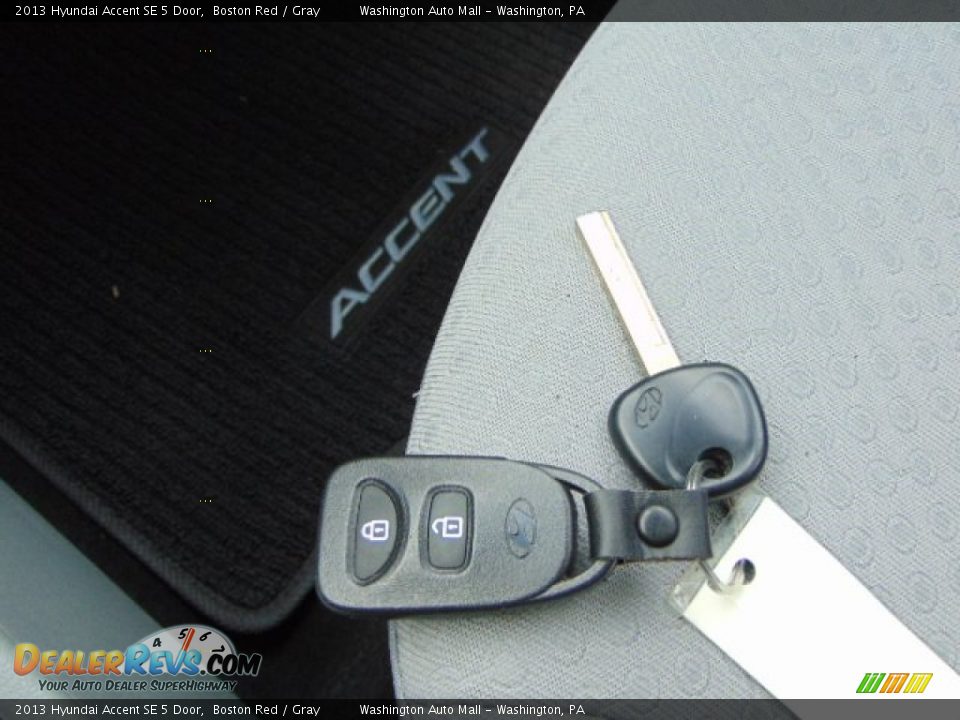 2013 Hyundai Accent SE 5 Door Boston Red / Gray Photo #18