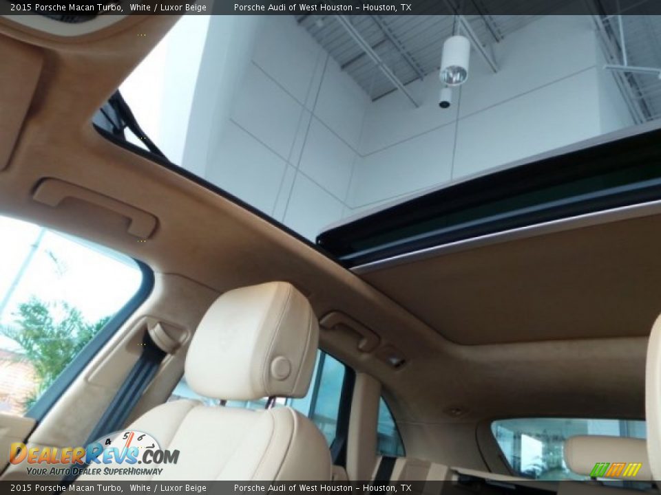 Sunroof of 2015 Porsche Macan Turbo Photo #16