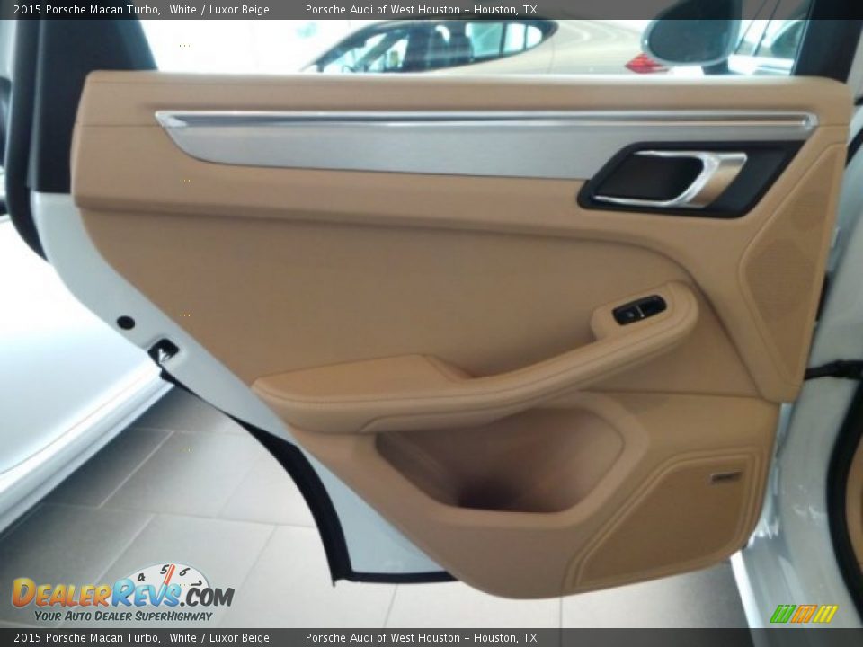 Door Panel of 2015 Porsche Macan Turbo Photo #23