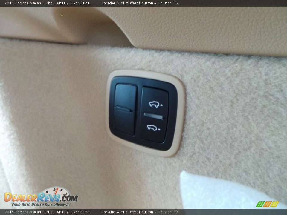 2015 Porsche Macan Turbo White / Luxor Beige Photo #29