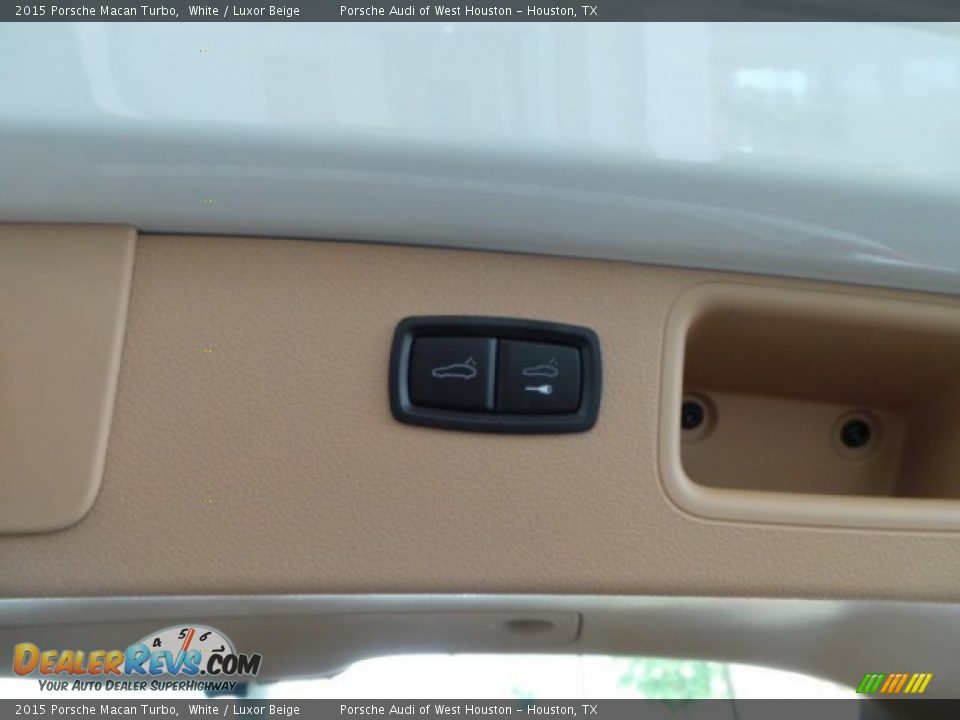 2015 Porsche Macan Turbo White / Luxor Beige Photo #30