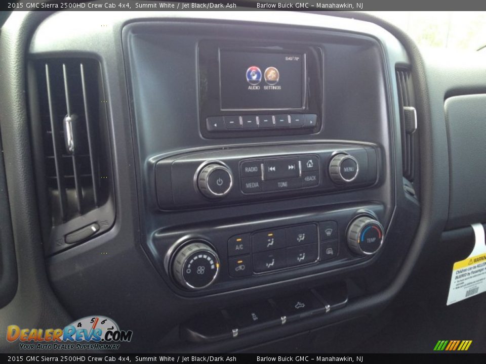 Controls of 2015 GMC Sierra 2500HD Crew Cab 4x4 Photo #10