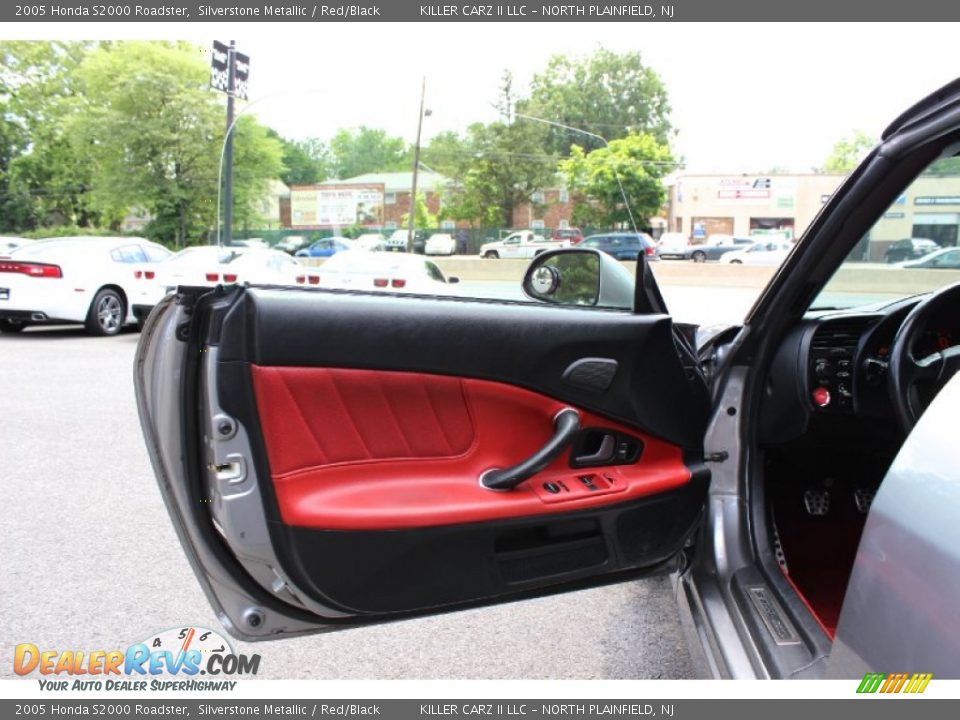 2005 Honda S2000 Roadster Silverstone Metallic / Red/Black Photo #18