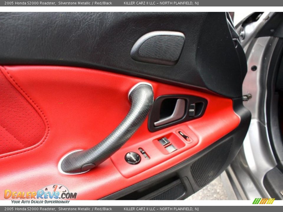 2005 Honda S2000 Roadster Silverstone Metallic / Red/Black Photo #19