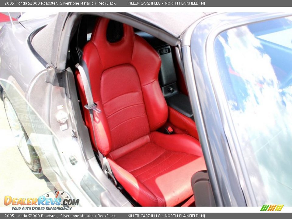 2005 Honda S2000 Roadster Silverstone Metallic / Red/Black Photo #24