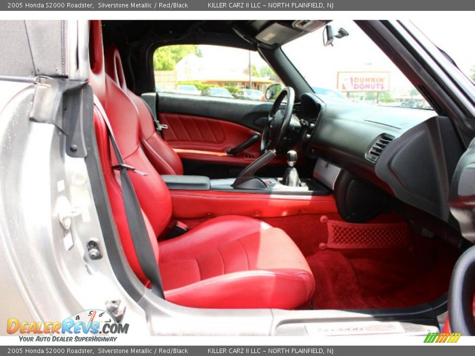 2005 Honda S2000 Roadster Silverstone Metallic / Red/Black Photo #25