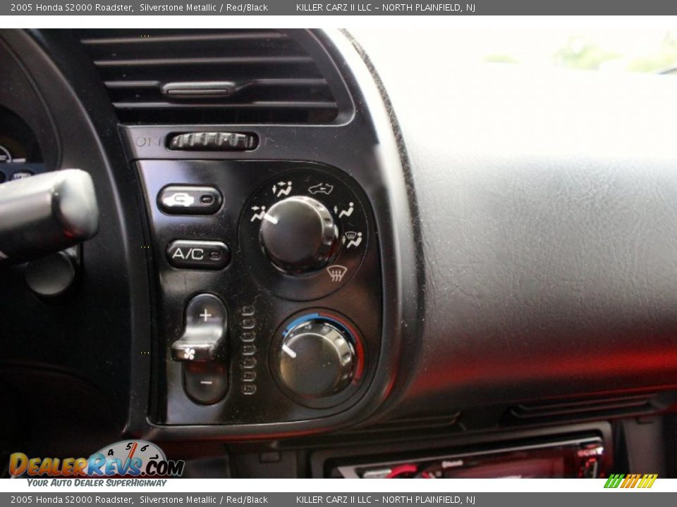 2005 Honda S2000 Roadster Silverstone Metallic / Red/Black Photo #27