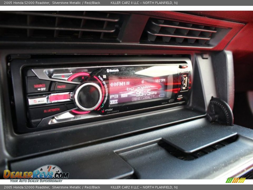 2005 Honda S2000 Roadster Silverstone Metallic / Red/Black Photo #28