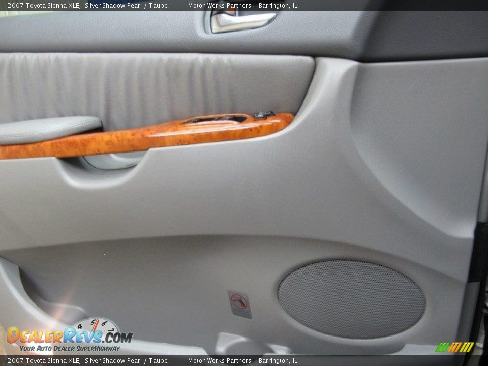 2007 Toyota Sienna XLE Silver Shadow Pearl / Taupe Photo #17