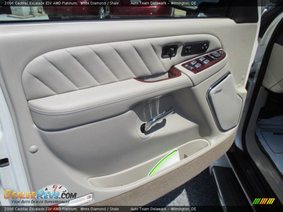 Door Panel of 2006 Cadillac Escalade ESV AWD Platinum Photo #19