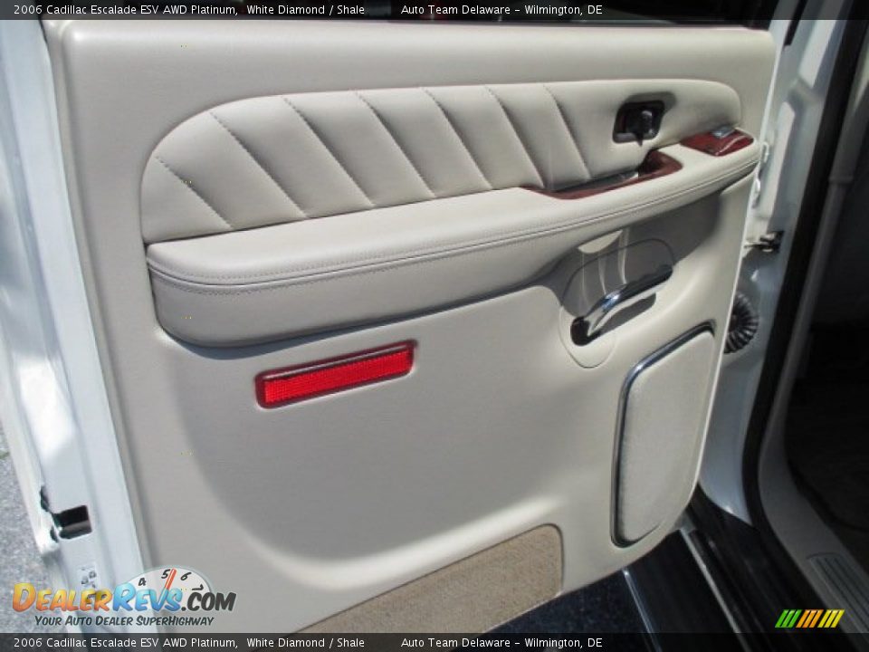 Door Panel of 2006 Cadillac Escalade ESV AWD Platinum Photo #20
