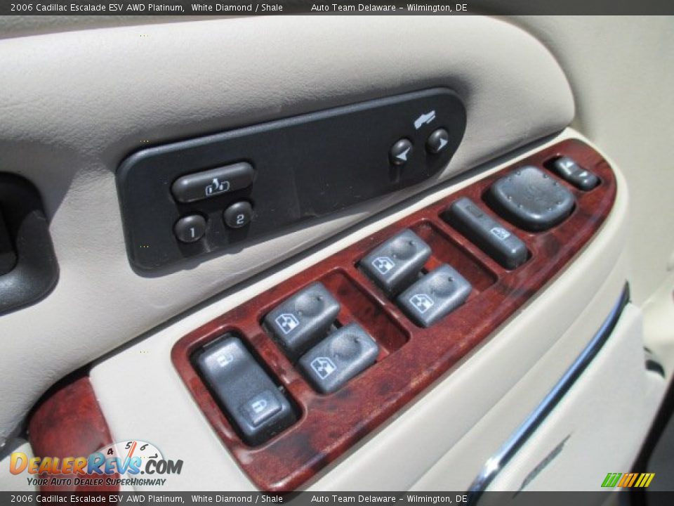 Controls of 2006 Cadillac Escalade ESV AWD Platinum Photo #23
