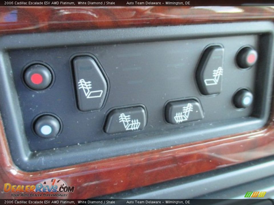 Controls of 2006 Cadillac Escalade ESV AWD Platinum Photo #29
