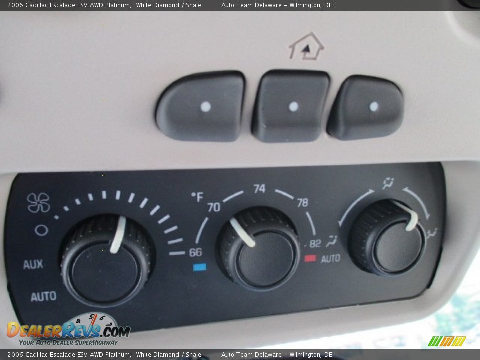 Controls of 2006 Cadillac Escalade ESV AWD Platinum Photo #36