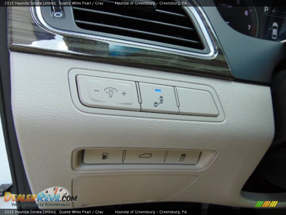 Controls of 2015 Hyundai Sonata Limited Photo #17