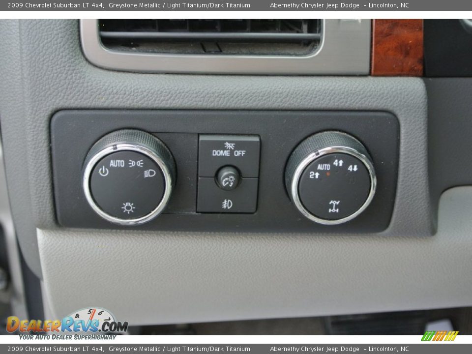 Controls of 2009 Chevrolet Suburban LT 4x4 Photo #10