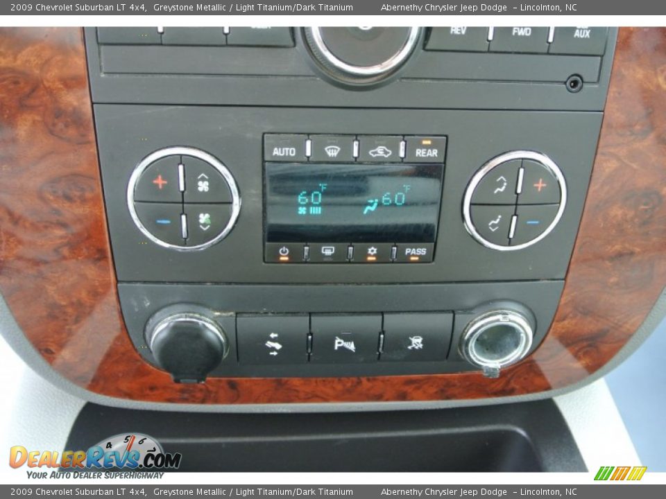 Controls of 2009 Chevrolet Suburban LT 4x4 Photo #11