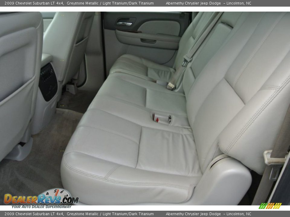 2009 Chevrolet Suburban LT 4x4 Greystone Metallic / Light Titanium/Dark Titanium Photo #17