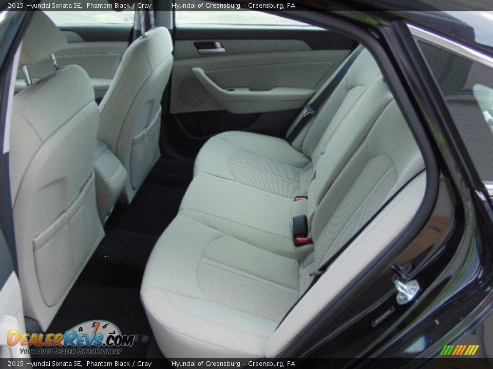 Rear Seat of 2015 Hyundai Sonata SE Photo #12