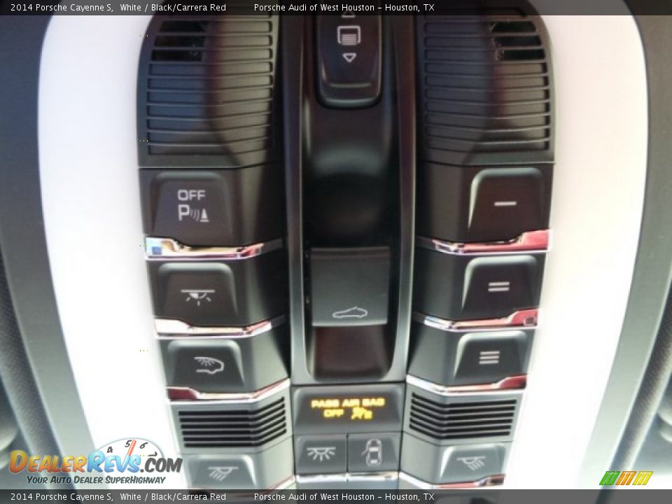 Controls of 2014 Porsche Cayenne S Photo #17
