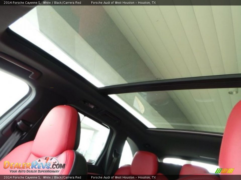 Sunroof of 2014 Porsche Cayenne S Photo #18