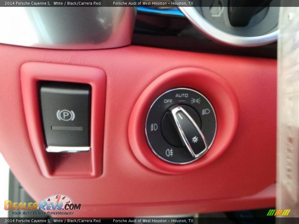 Controls of 2014 Porsche Cayenne S Photo #26