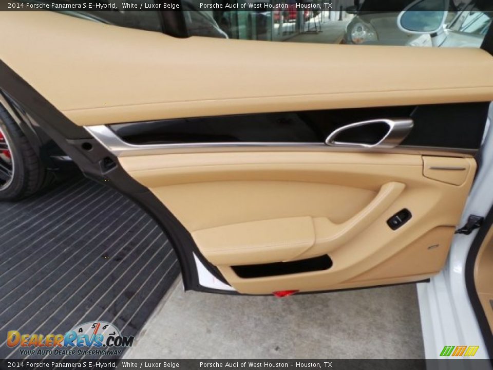 Door Panel of 2014 Porsche Panamera S E-Hybrid Photo #27