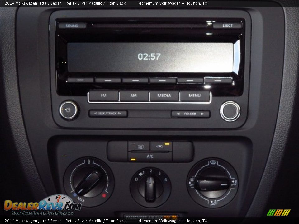 2014 Volkswagen Jetta S Sedan Reflex Silver Metallic / Titan Black Photo #17