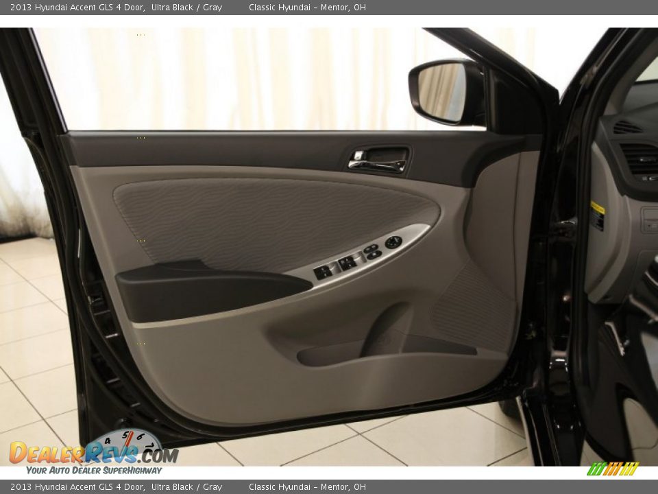 2013 Hyundai Accent GLS 4 Door Ultra Black / Gray Photo #4