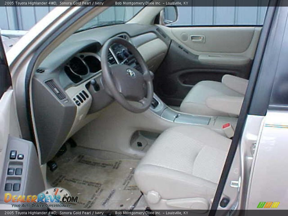 2005 Toyota Highlander 4WD Sonora Gold Pearl / Ivory Photo #5