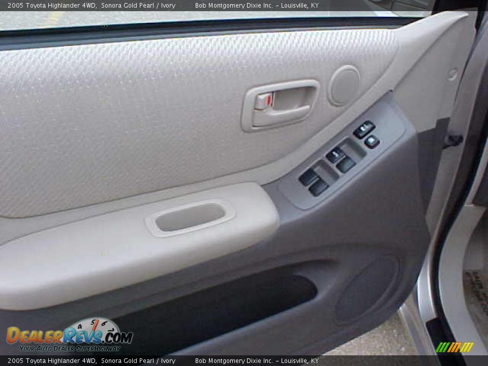 2005 Toyota Highlander 4WD Sonora Gold Pearl / Ivory Photo #6