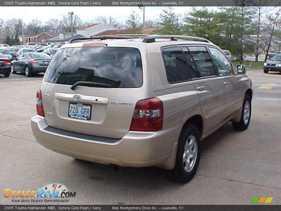 2005 Toyota Highlander 4WD Sonora Gold Pearl / Ivory Photo #9