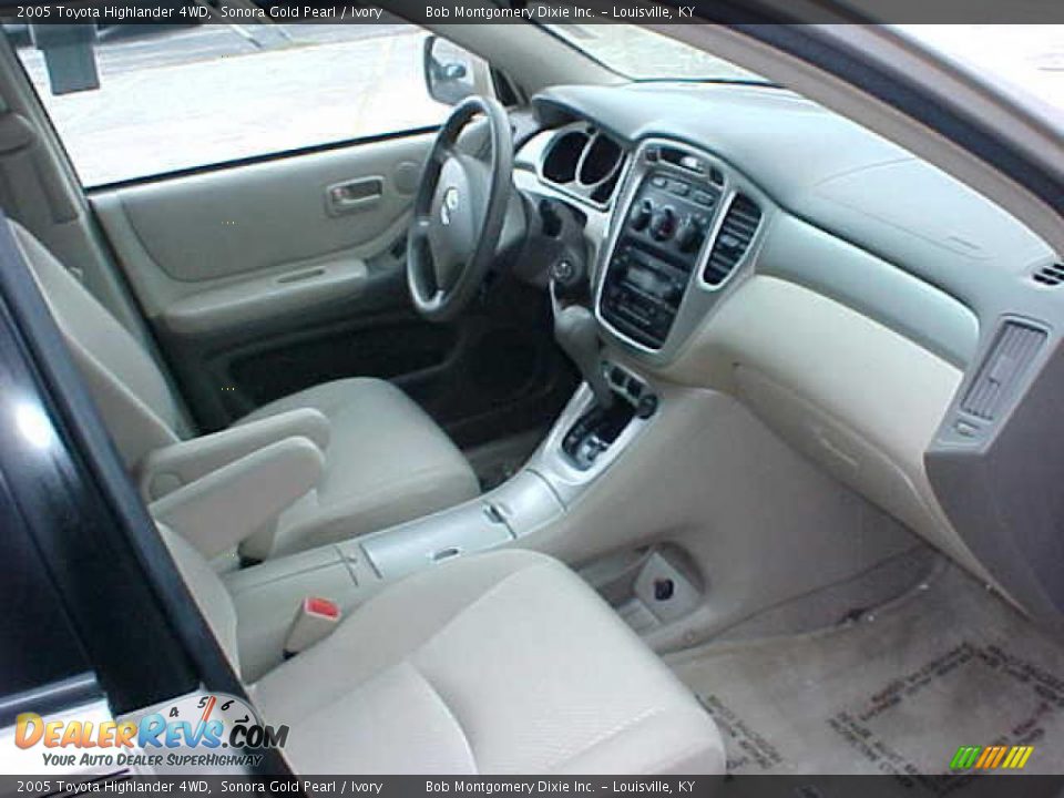 2005 Toyota Highlander 4WD Sonora Gold Pearl / Ivory Photo #12